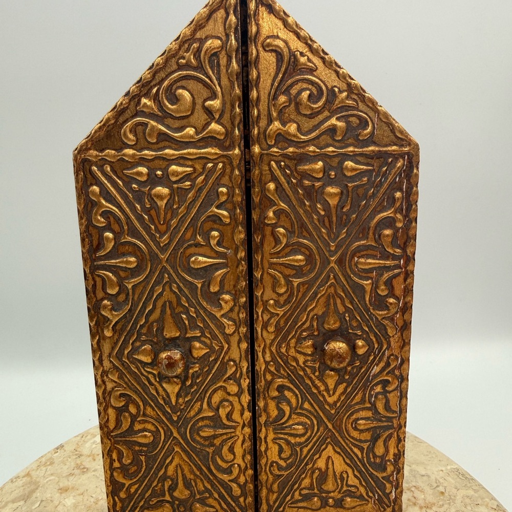 Mid-Century Italian Carved Painted Triptych with Madonna & Child, and Angels - Picture 9 of 16